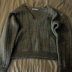 Grey cable knit sweater !